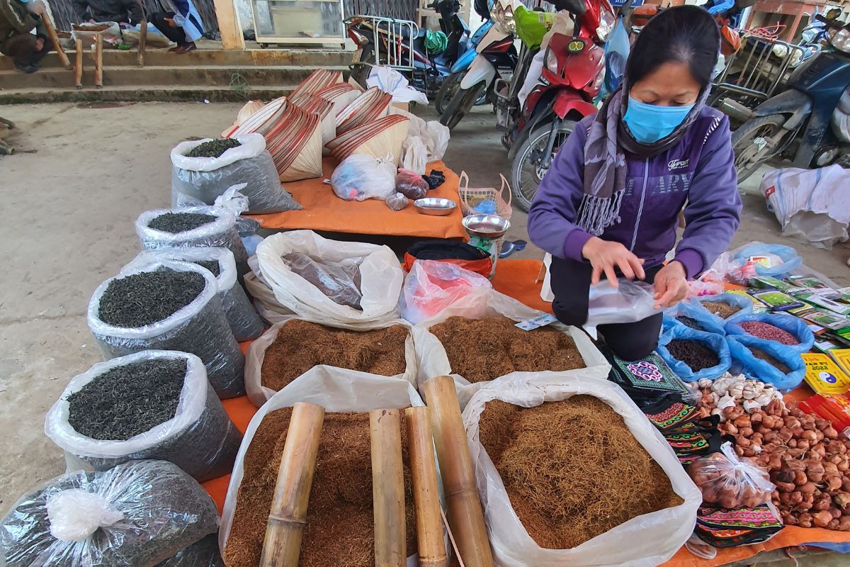 Products at Lung Van Market, Van Son commune, Tan Lac district, Hoa Binh province